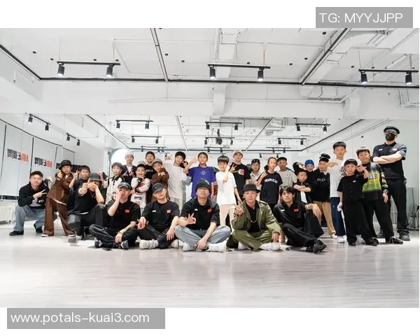 北京街舞队包夹现象解析：街舞文化中的团队协作与竞争关系探讨