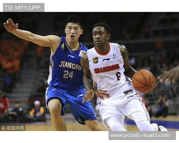 广东队与上海队激战正酣谁将赢得这场篮球巅峰对决 广东队与上海队激战正酣谁将赢得这场篮球巅峰对决